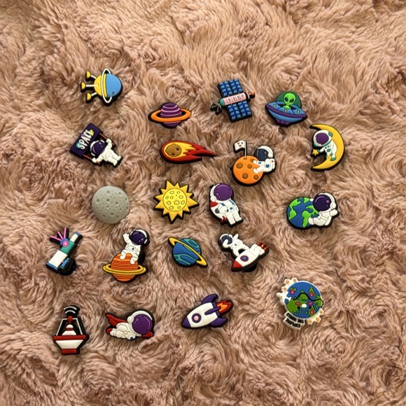 Astronaut Shoe Charms 20pcs - Picture 1 of 1